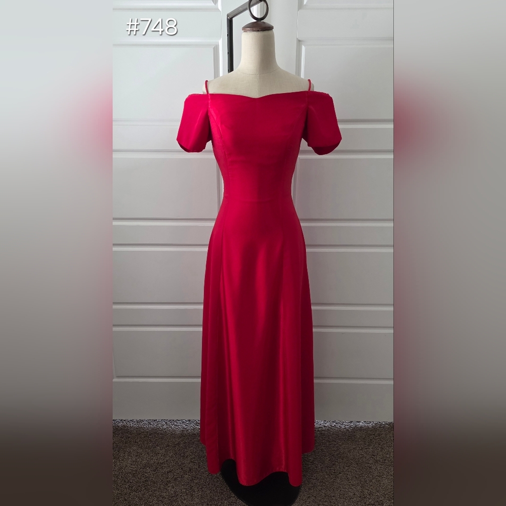 Red Off-the-shoulder Simple Maxi Formal Dress